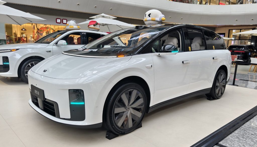 Li Auto i8 ជារថយន្ត SUV អគ្គិសនីកៅអីបីជួរ មានការរចនាបែបរថយន្ត MPV