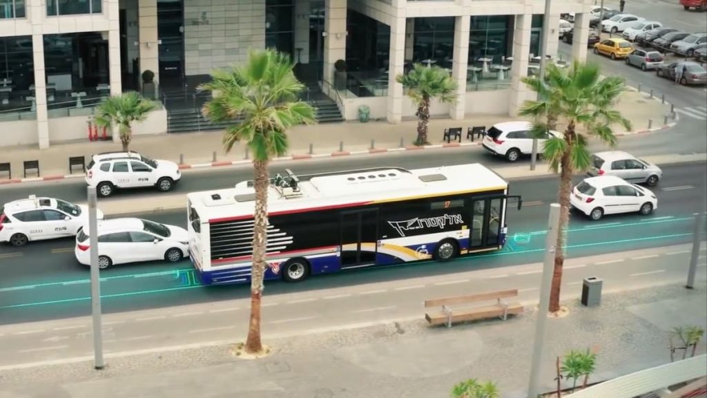 បារាំង បើកដំណើរការផ្លូវអគ្គិសនីដំបូងគេនៅលើពិភពលោក អាចសាកថ្មរថយន្តអគ្គិសនីដោយស្វ័យប្រវត្តិ!